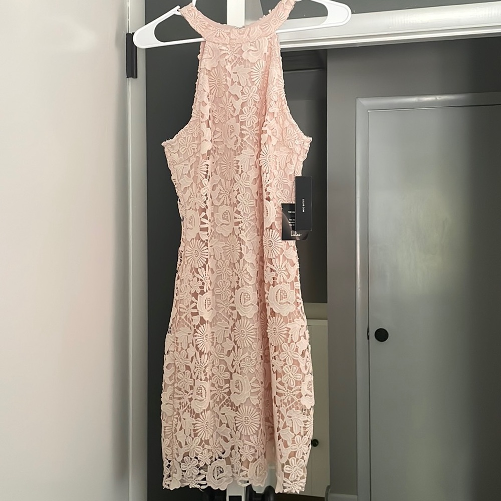 Perfect pink lace dress for any event!